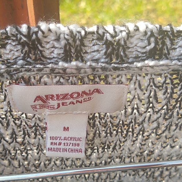 Arizona jeans Hi low size medium sweater - Picture 3 of 6